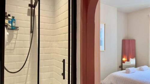 Warwick Apartment | 2 Bedroom Apartment near Buckingham Palace