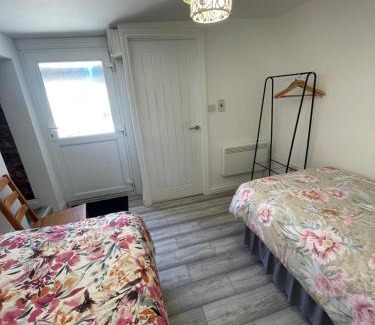 Cribbs Causeway Apartment | 2 Bedroom Apartment on suite bathroom, Southmead Bristol
