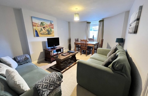Ryde Apartment | 2 Bedroom Apartment ST9A, Ryde, Sleeps 4, Free Wifi