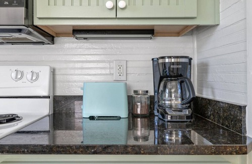 Westside Apartment | 2 Bedroom Apartment - 3 Blocks to King Street