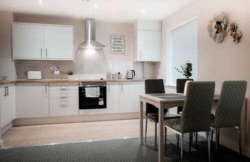 Frampton Apartment | 2 Bedroom Apartment with Street View