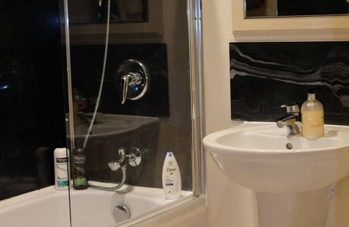 Isle of Dogs Apartment | 2 Bedroom apartment with balcony in Canary Wharf