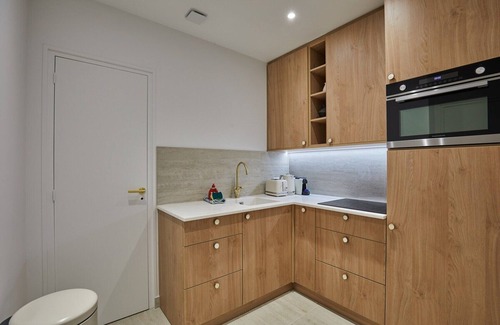 Belleville Apartment | 2-Bedroom Apartment with A/C – Canal St Martin