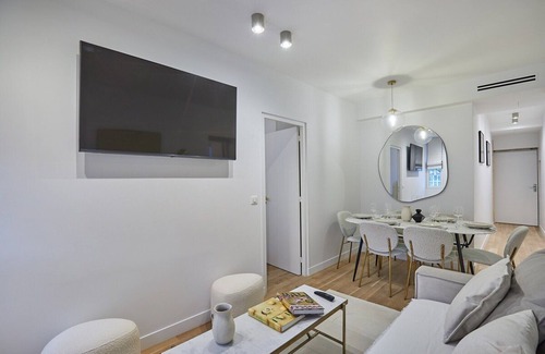 Belleville Apartment | 2-Bedroom Apartment with A/C – Canal St Martin