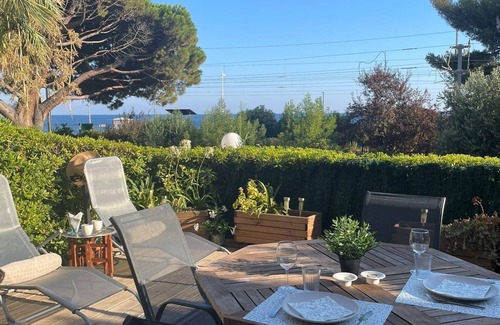 Cannes La Bocca Apartment | 2 bedroom appartment with seaview, pool and spacious private terrace