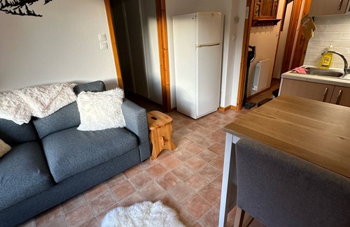 Station de Drouzin le Mont Apartment | 2 bedroom appt 20 mins from Morzine and rest of Portes du Soleil