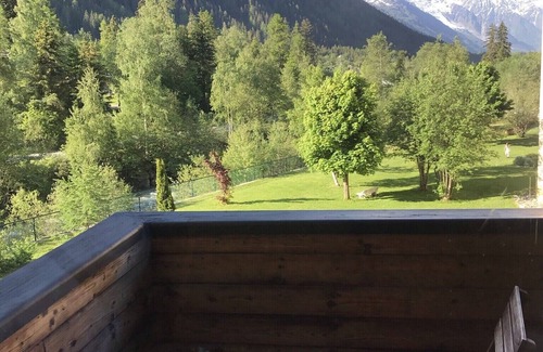 Argentiere Apartment | 2 bedroom apt, balcony facing Mont Blanc, very close to village & GM ski lift