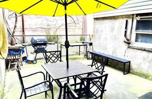 Queens Apartment | 2 Bedroom Apt in LIC, Private WITH BACKYARD !