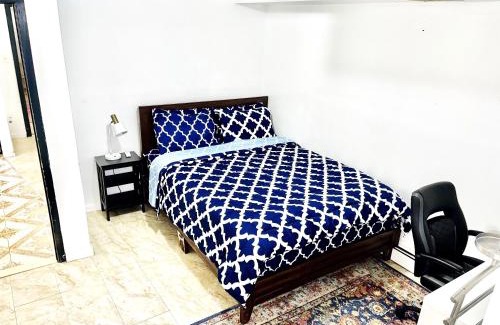Queens Apartment | 2 Bedroom Apt in LIC, Private WITH BACKYARD !