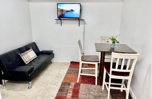 Queens Apartment | 2 Bedroom Apt in LIC, Private WITH BACKYARD !