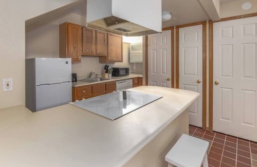 Des Moines Apartment | 2 Bedroom Apt with Free Parking in Downtown DSM