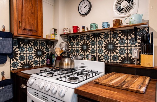 Jeffersonville House | 2-Bedroom Artistic Retreat in Jeffersonville, IN- 2 miles to Louisville!