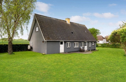Østerskov House | 2 bedroom awesome home in Humble