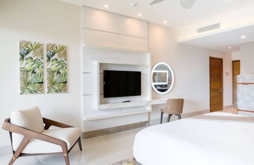 Punta Sam Resort | 2-Bedroom beach resort in Punta Sam with 4 pools, fitness room, WiFi and more