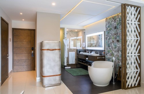 Punta Sam Resort | 2-Bedroom beach resort in Punta Sam with 4 pools, fitness room, WiFi and more