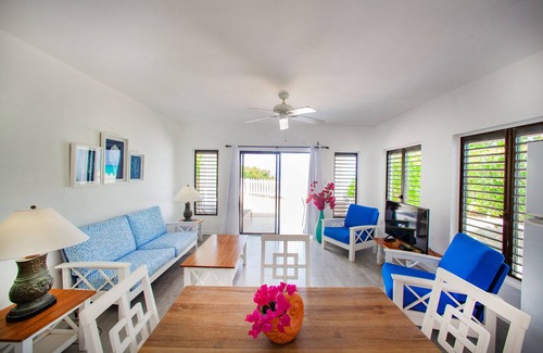 Runaway Bay Apartment | 2 Bedroom Beachfront Apartment Ground Floor