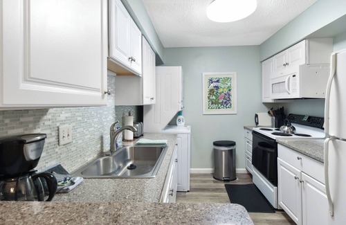 Demere Park Condo | 2 Bedroom, beautifully decorated condo, St. Simons Island, heated pool