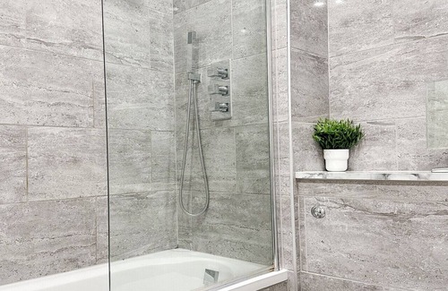 South Bermondsey Apartment | 2-bedroom bedroom unit. With Free Parking