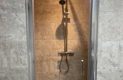 Boston House | 2 Bedroom Bungalow Pet Friendly with Hot Tub.