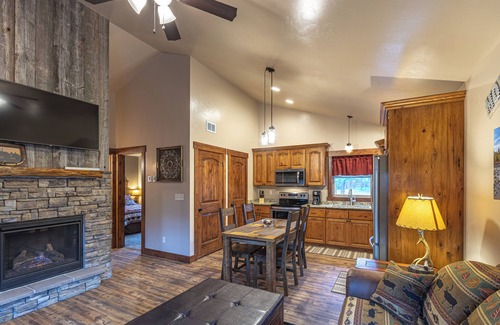 West Yellowstone Cabin | 2 Bedroom Cabin with A/C, just 5 blocks from Yellowstone!