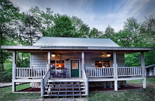 Bryson City Cabin | 2-bedroom cabin just 13 minutes from Great Smoky Mountains National Park