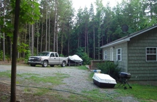 Buffalo Junction Cabin | 2 Bedroom Cabin Private Yard, Dock. Pets welcome. Hwy 58 Buggs Island -Kerr Lake