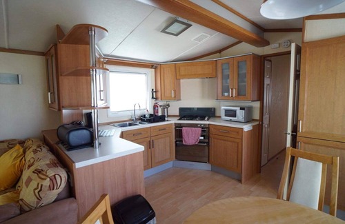Heacham House | 2 Bedroom Caravan at Heacham Beach With Decking