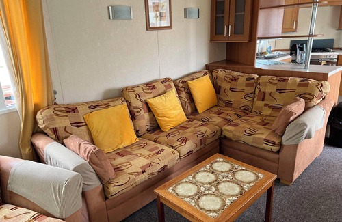 Heacham House | 2 Bedroom Caravan at Heacham Beach With Decking