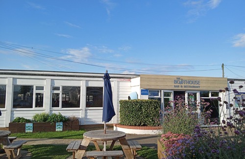 Heacham House | 2 Bedroom Caravan at Heacham Beach With Decking