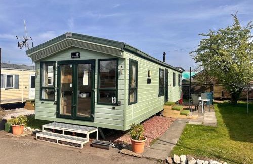 Glasgow Ski Chalet | 2-Bedroom Caravan Located in Uddingston, Glasgow at Maryville Caravan Site