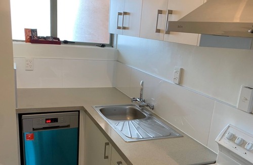 Mount Eden Apartment | 2 Bedroom CBD Fringe MT Eden with Car Space