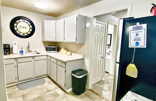 Lakeland House | 2 Bedroom Centrally located near Shopping, Restaurants & Lake