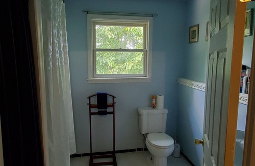 Langhorne Apartment | 2 Bedroom close to major routes and attractions.