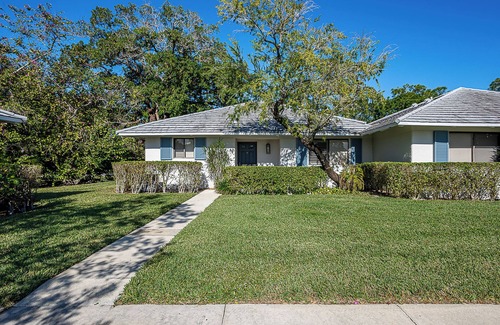 Palm Beach Gardens Cottage | 2-bedroom cottage just a 14-minute walk to PGA National