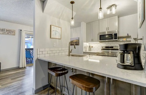 Skyway Condo | 2 Bedroom Condo. What a Location – in the City near the Mtn. Trails!