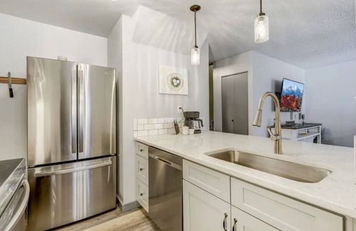 Skyway Condo | 2 Bedroom Condo. What a Location – in the City near the Mtn. Trails!