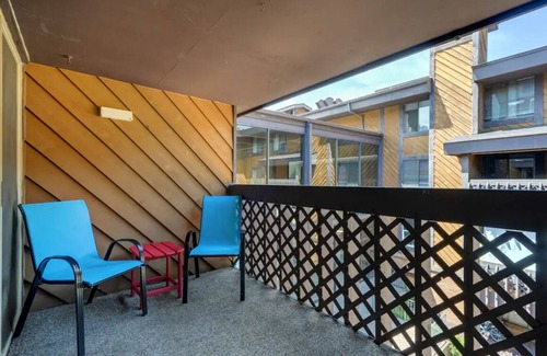 Skyway Condo | 2 Bedroom Condo. What a Location – in the City near the Mtn. Trails!