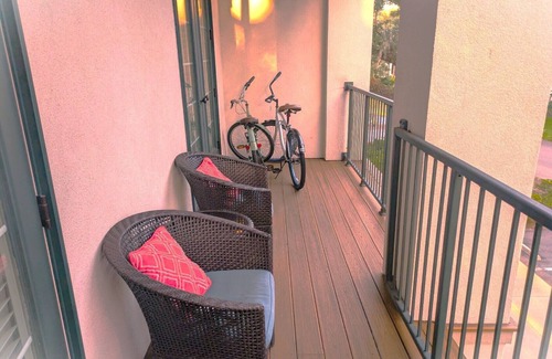King City Condo | 2-bedroom Condo on St. Simons Island. Pool/Parking/Beach/Food/Bars/Stores, etc.