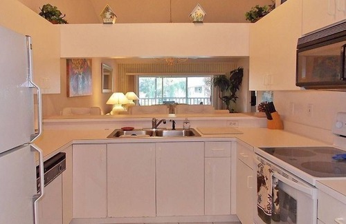 Palm River Estates Condo | 2 Bedroom Condo 429953 by Houzlet