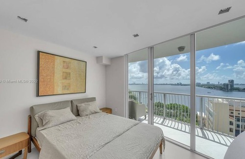 Edgewater Condo | 2 Bedroom Condo 438956 by Houzlet