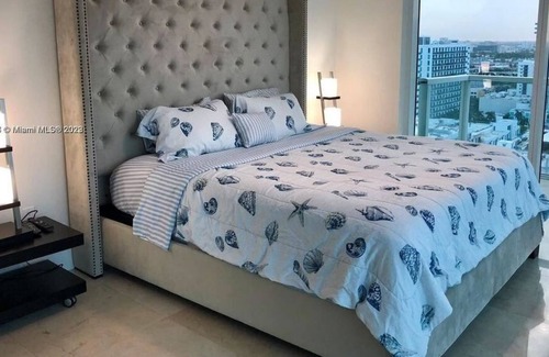 Edgewater Condo | 2 Bedroom Condo 625320 by Houzlet