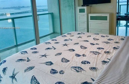 Edgewater Condo | 2 Bedroom Condo 625320 by Houzlet