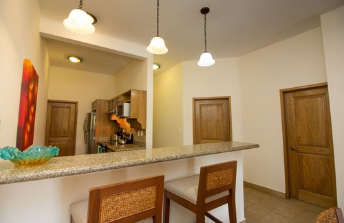 L Condo | 2 Bedroom Condo Close to Beach and Amenities