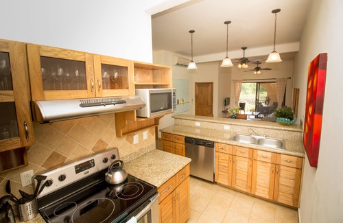 L Condo | 2 Bedroom Condo Close to Beach and Amenities