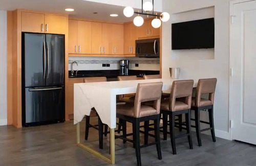 Las Vegas Condo | 2 Bedroom Condo, Full Kitchen, Sleeps 6, Elara Resort, Las Vegas!