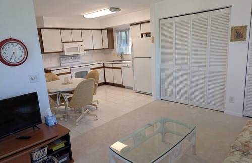 Park Shore Condo | 2-bedroom condo in beautiful Park Shore Neighborhood in Naples