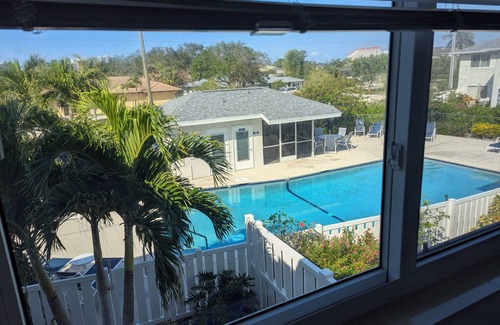 Park Shore Condo | 2-bedroom condo in beautiful Park Shore Neighborhood in Naples