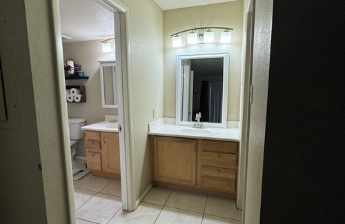 Glendale Condo | 2-bedroom condo in charming Glendale with WiFi, AC, fitness room
