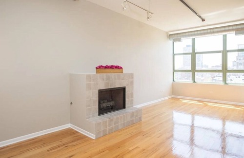 Near South Side Condo | 2-bedroom condo in perfect Chicago with WiFi, AC. Start your getaway
