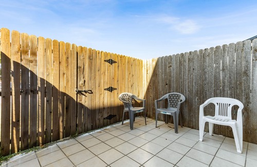 Plano Condo | 2-Bedroom Condo in Plano Sleeps Up to 6